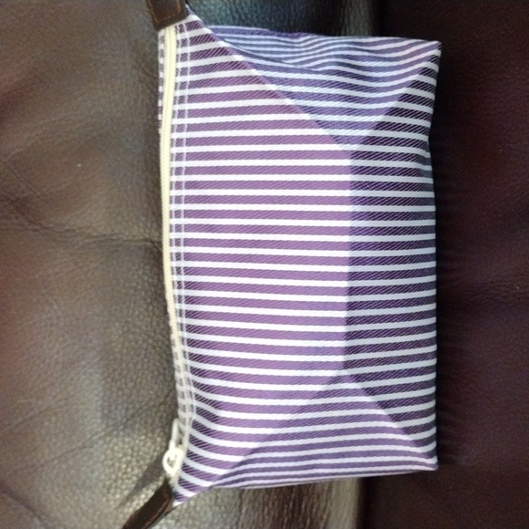 Brand New Makeup Pouch with NWT Slippers - Picture 2 of 12